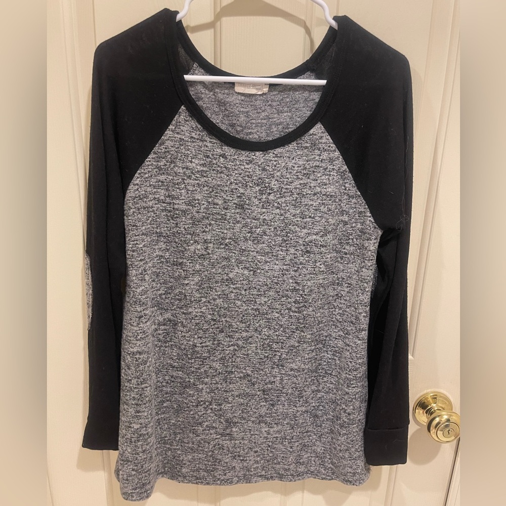 TWENTY SECOND Two-Tone Long Sleeve Top